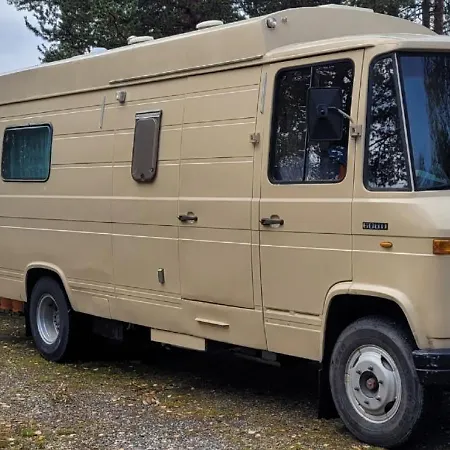 Sleep Inside A Classic Volkswagen Westfalia Or Our Legendary Mercedes Duedo Overland In Close To Public Showers And Toilets No Parking 摩洛哥传统庭院住宅 斯沃尔韦尔