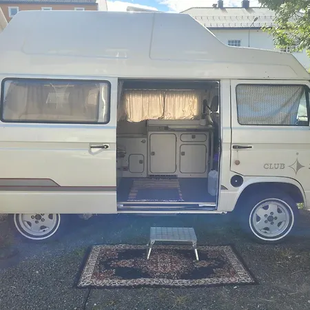 Sleep Inside A Classic Volkswagen Westfalia Or Our Legendary Mercedes Duedo Overland In Close To Public Showers And Toilets No Parking 摩洛哥传统庭院住宅 *