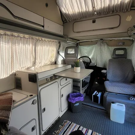 Sleep Inside A Classic Volkswagen Westfalia Or Our Legendary Mercedes Duedo Overland In Close To Public Showers And Toilets No Parking * 斯沃尔韦尔