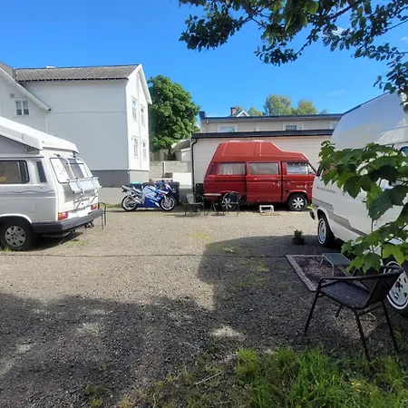 Sleep Inside A Classic Volkswagen Westfalia Or Our Legendary Mercedes Duedo Overland In Close To Public Showers And Toilets No Parking 摩洛哥传统庭院住宅 斯沃尔韦尔